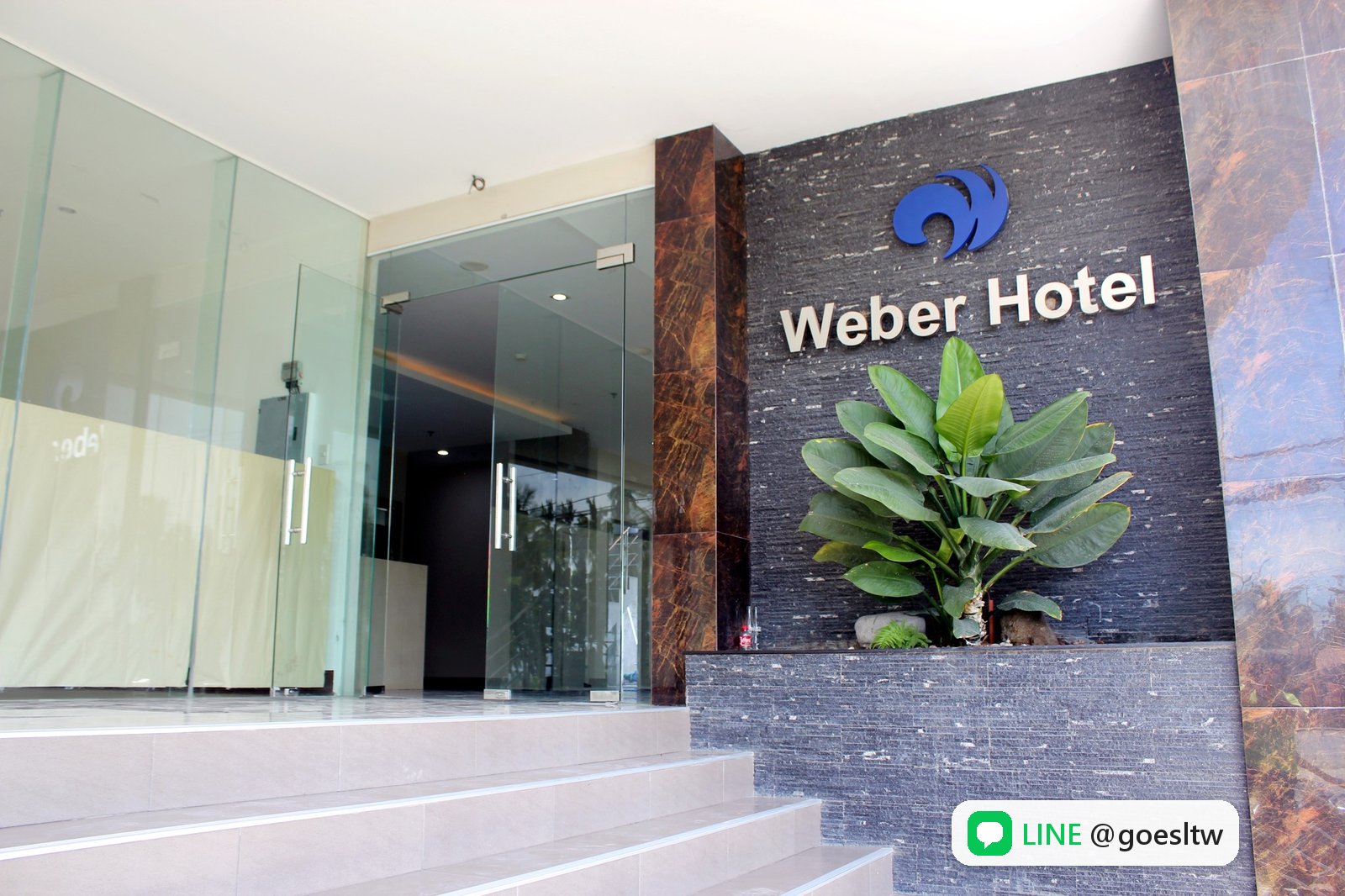 CIJ 外宿 Weber Hotel 大門與招牌