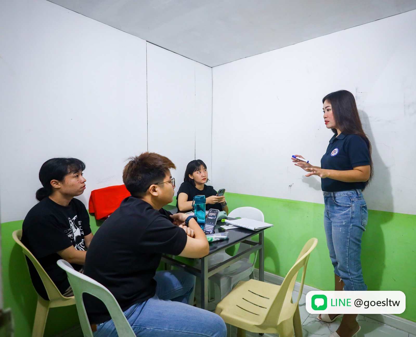 EROOM 小班團體課:老師帶學生討論