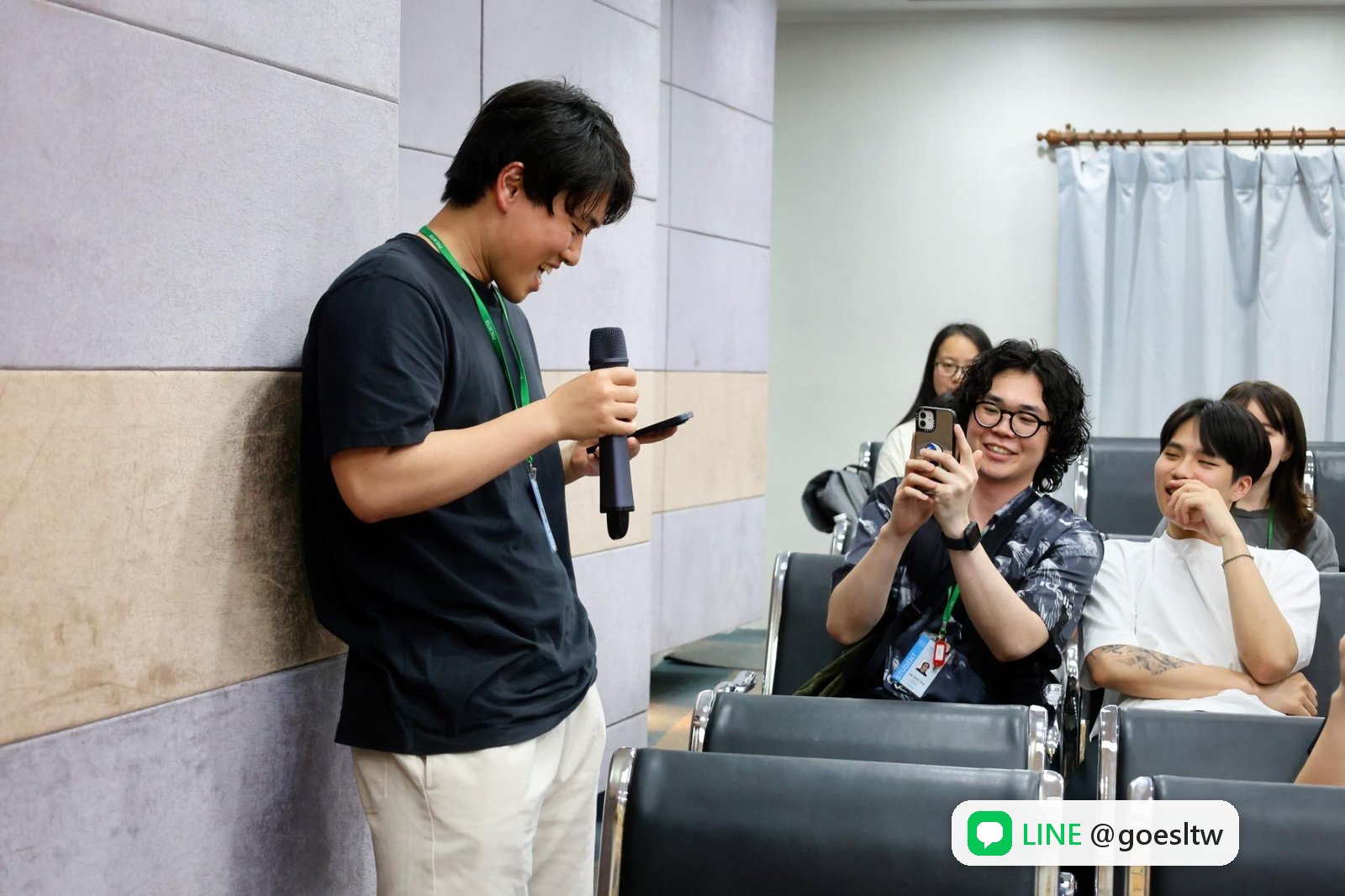 PHILINTER Music Club 活動,學生上台唱歌
