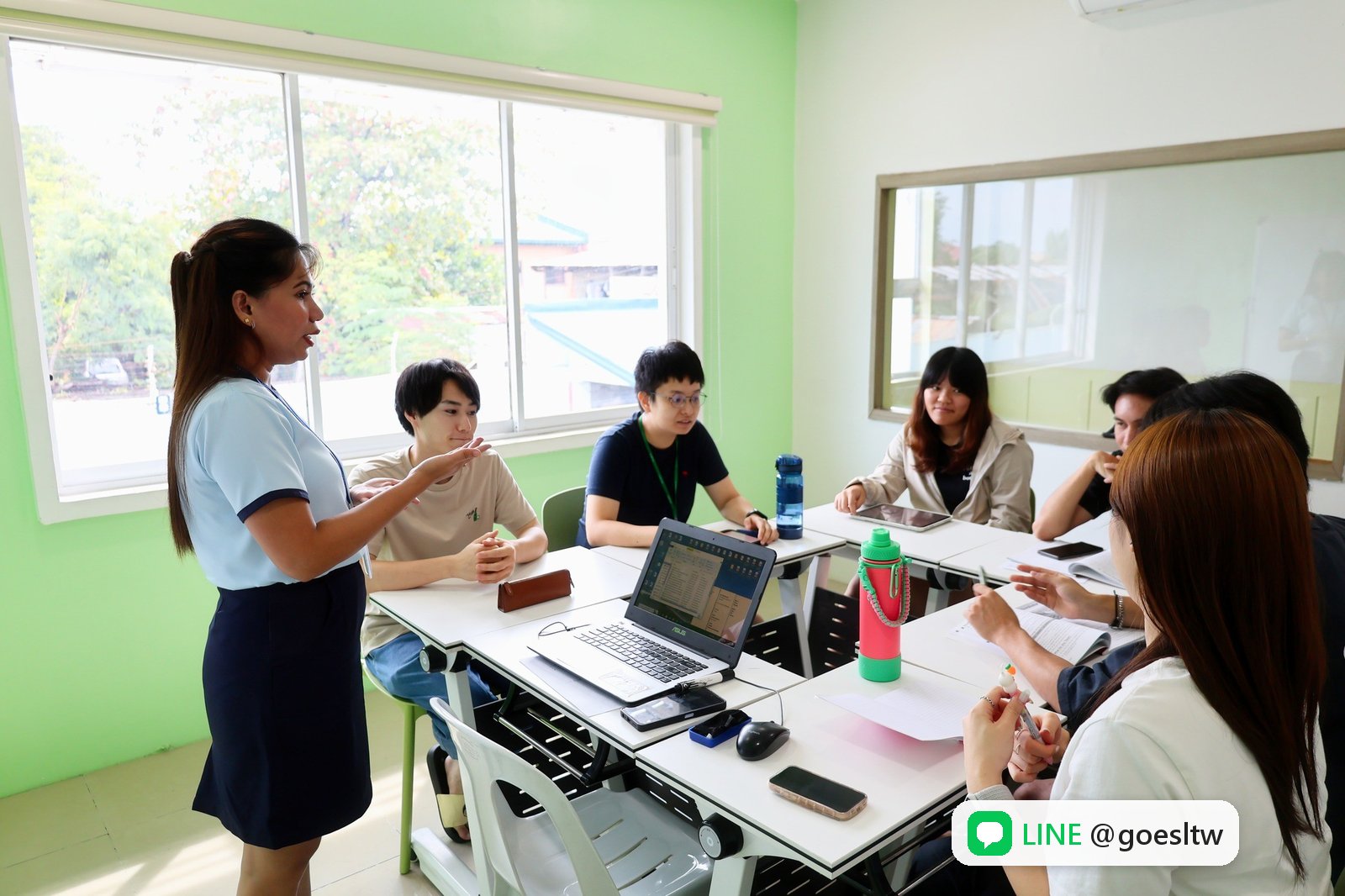 PHILINTER 小團體課,老師帶學生討論