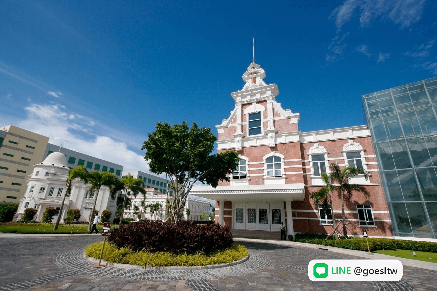 Enderun McKinley Hill 校區的紅磚校舍