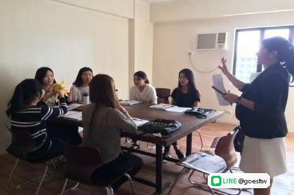 Enderun 團體課,老師帶學生討論