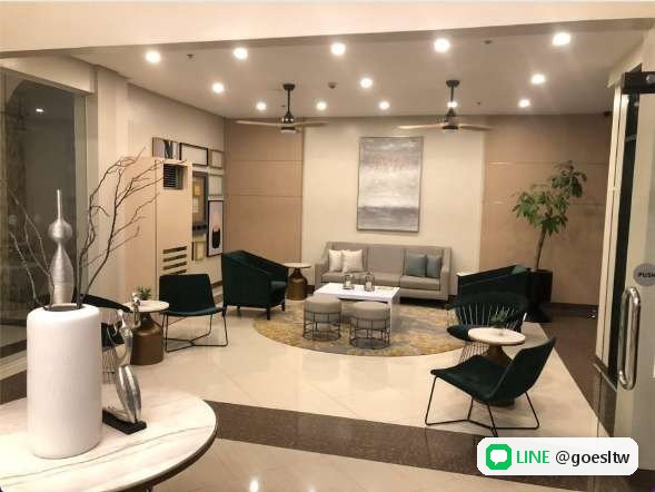 Enderun 學生宿舍大廳休息區