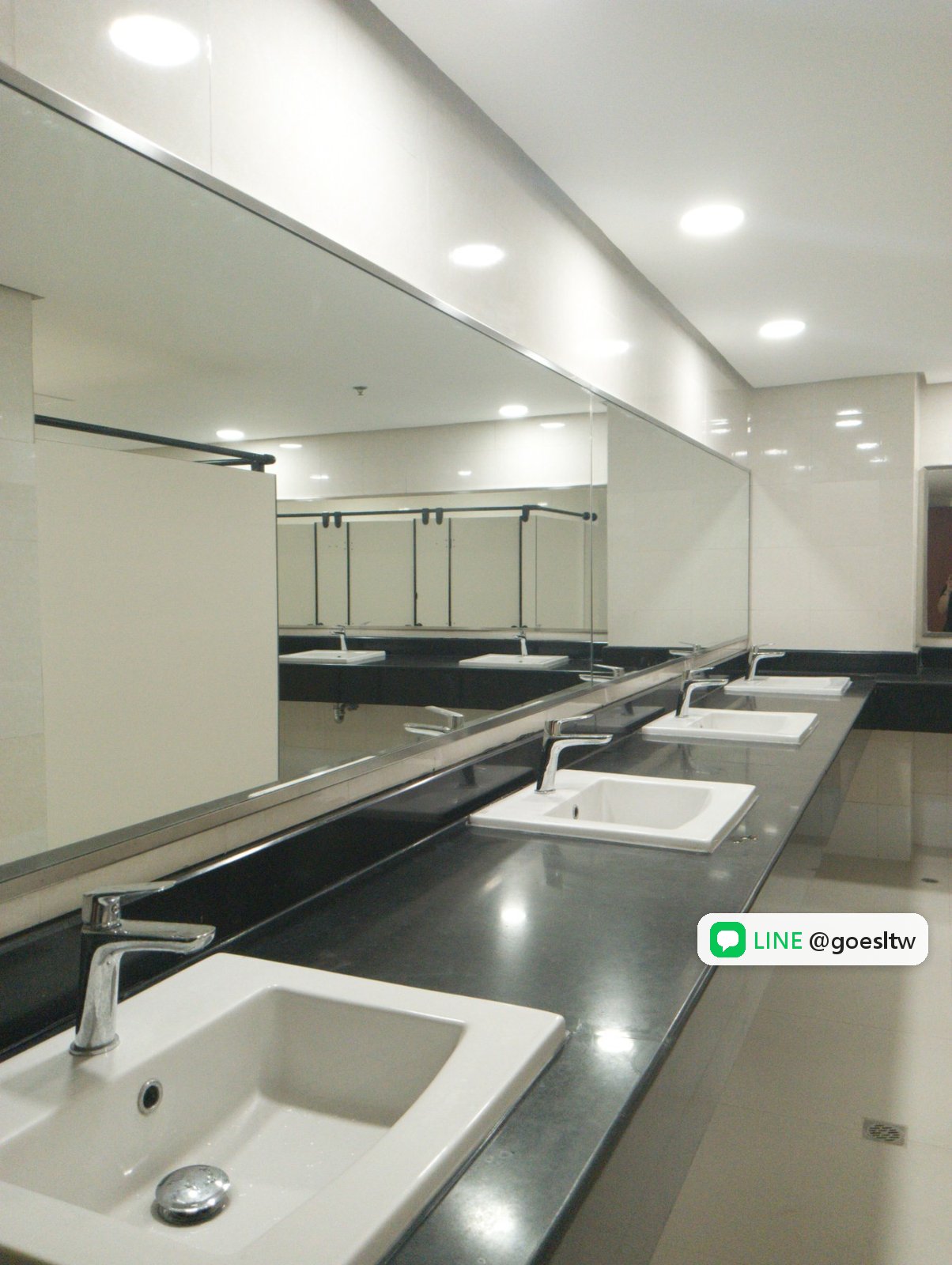 Enderun 學生宿舍共用洗手台