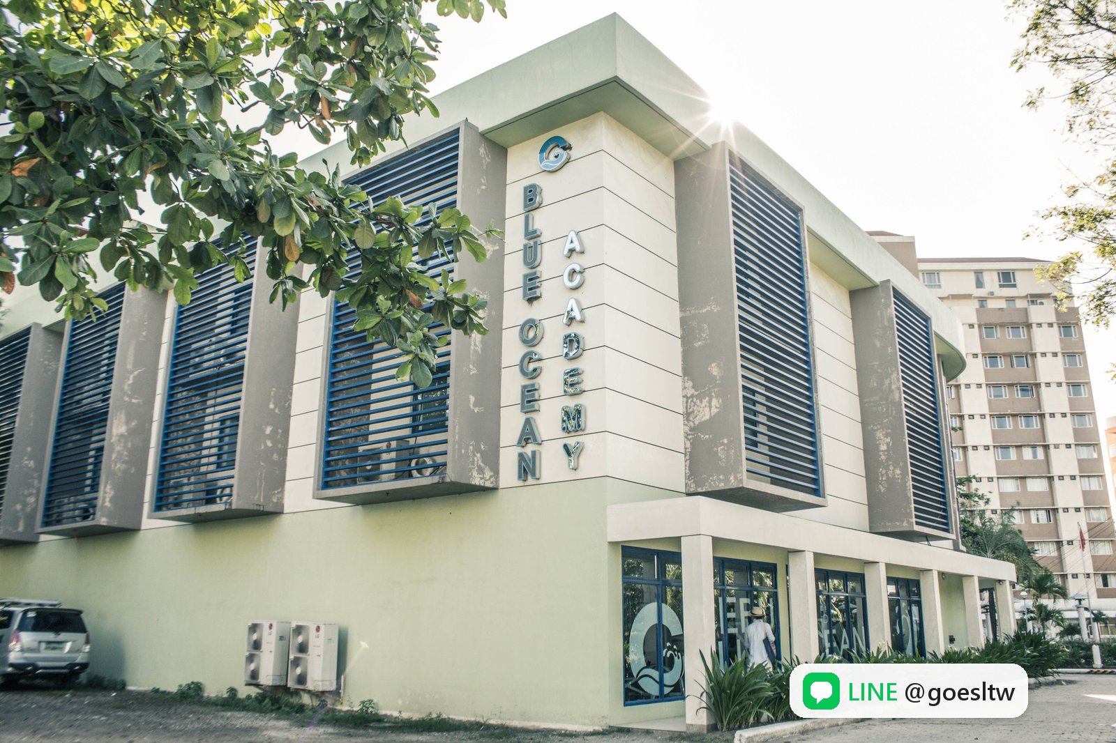 CBOA 校舍外觀與 Blue Ocean Academy 招牌