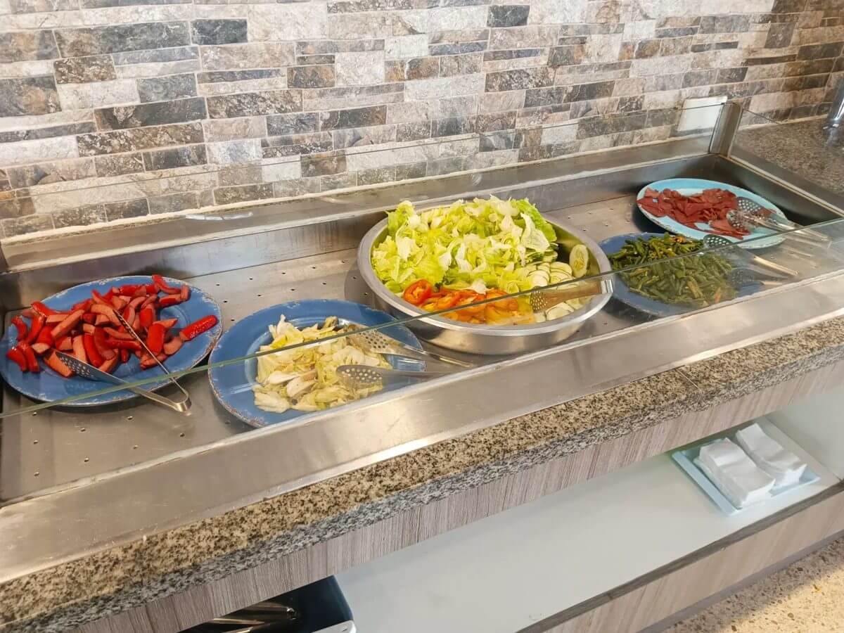 WINNING 沙拉和配菜餐檯