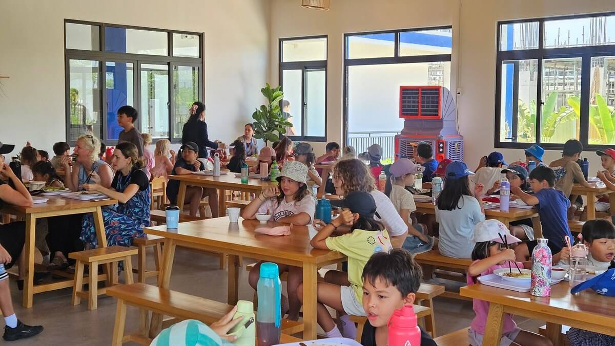 Odyssey 學校餐廳用餐