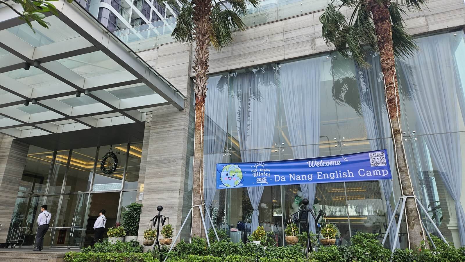 LGO 冬令營飯店大門迎賓布條(往年實況)