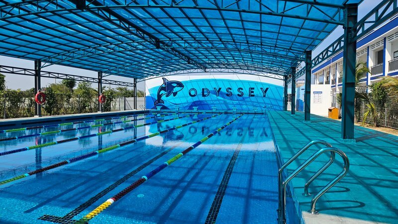 Odyssey 國際學校有頂棚的游泳池