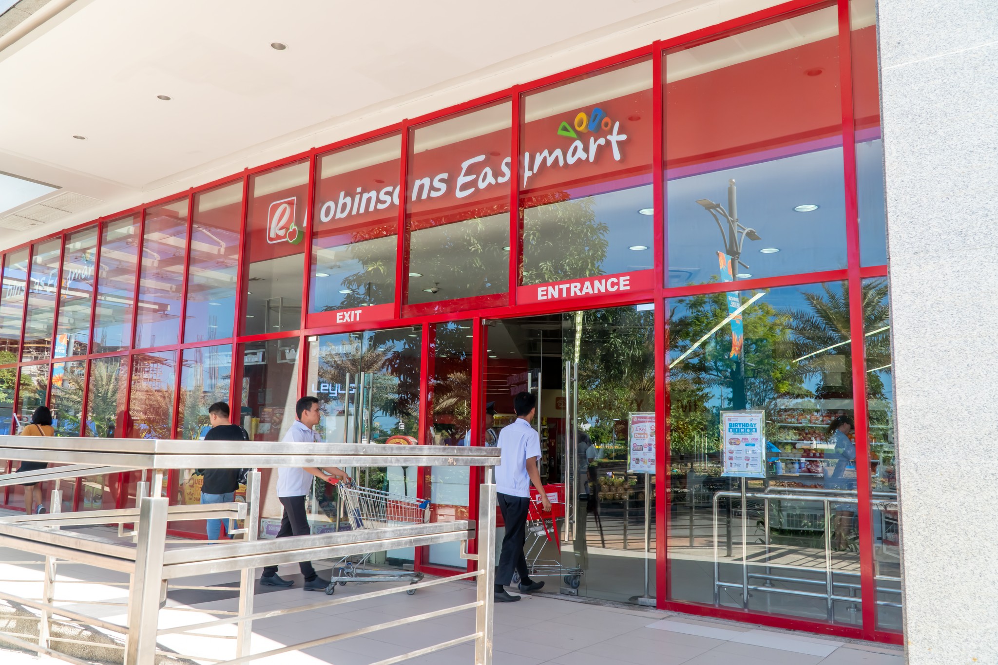 BFC 海濱校區附近的 Robinsons Easymart 超市