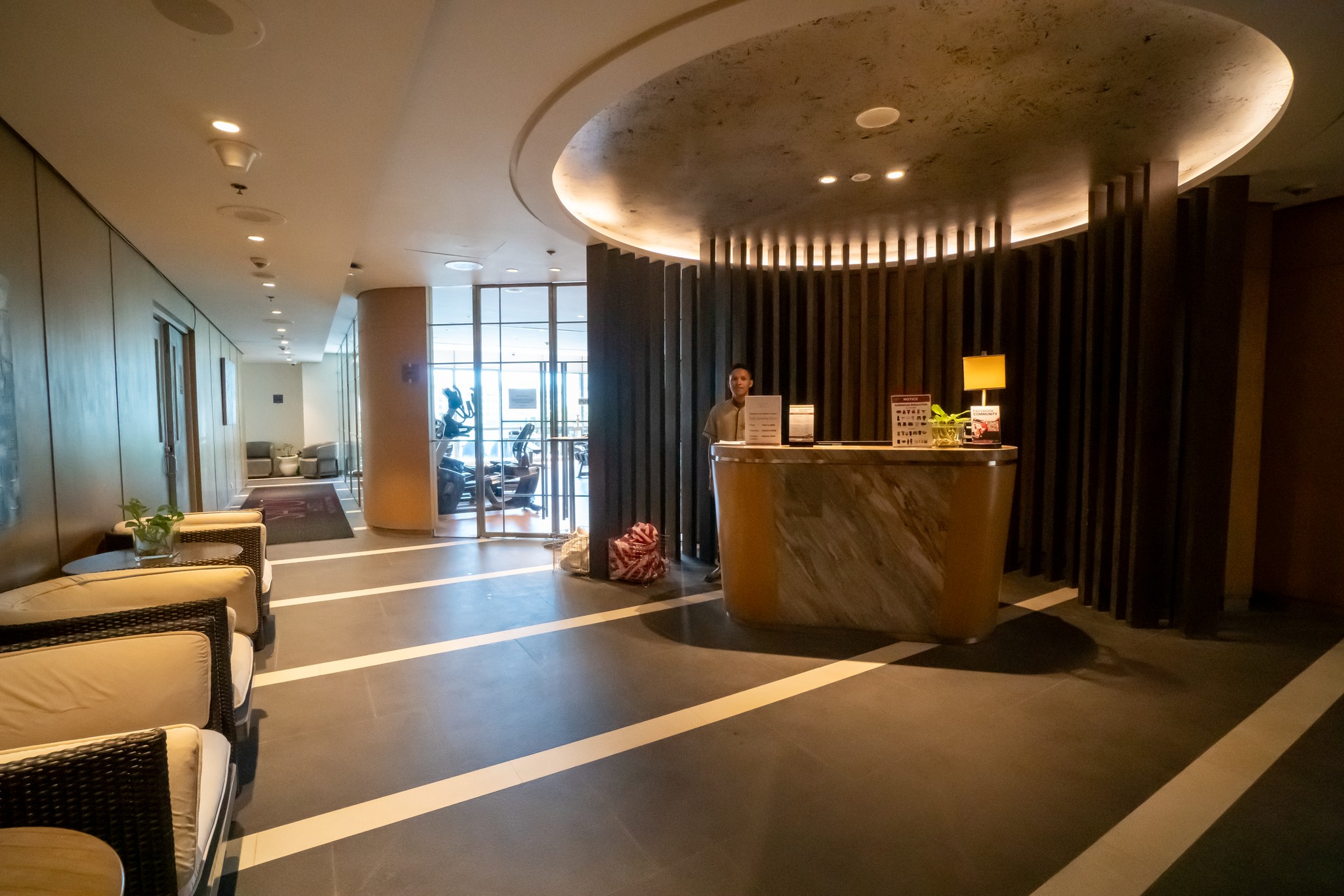 Savoy 飯店的健身房與泳池櫃檯