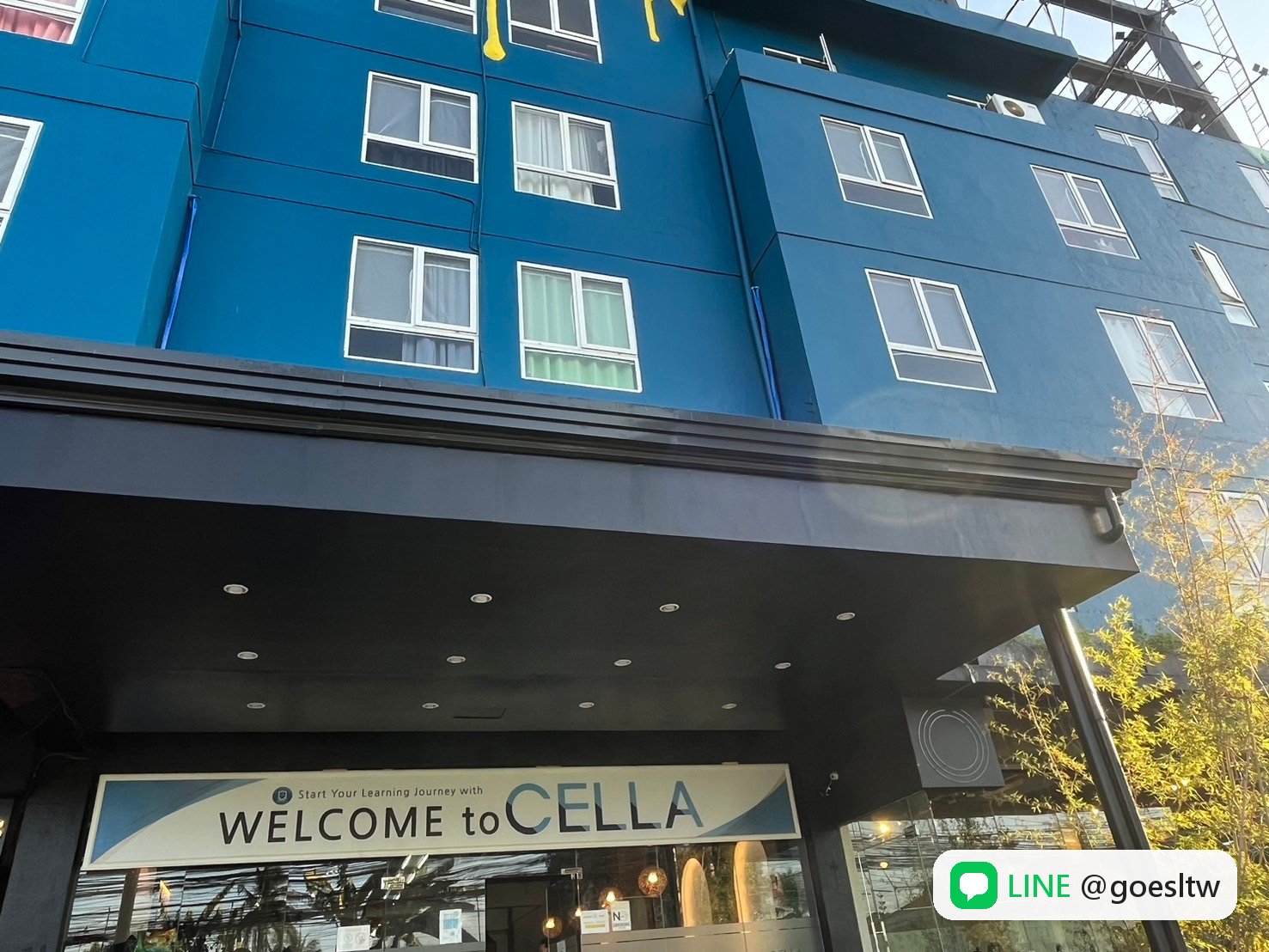 CELLA PREMIUM 校區大樓與入口招牌