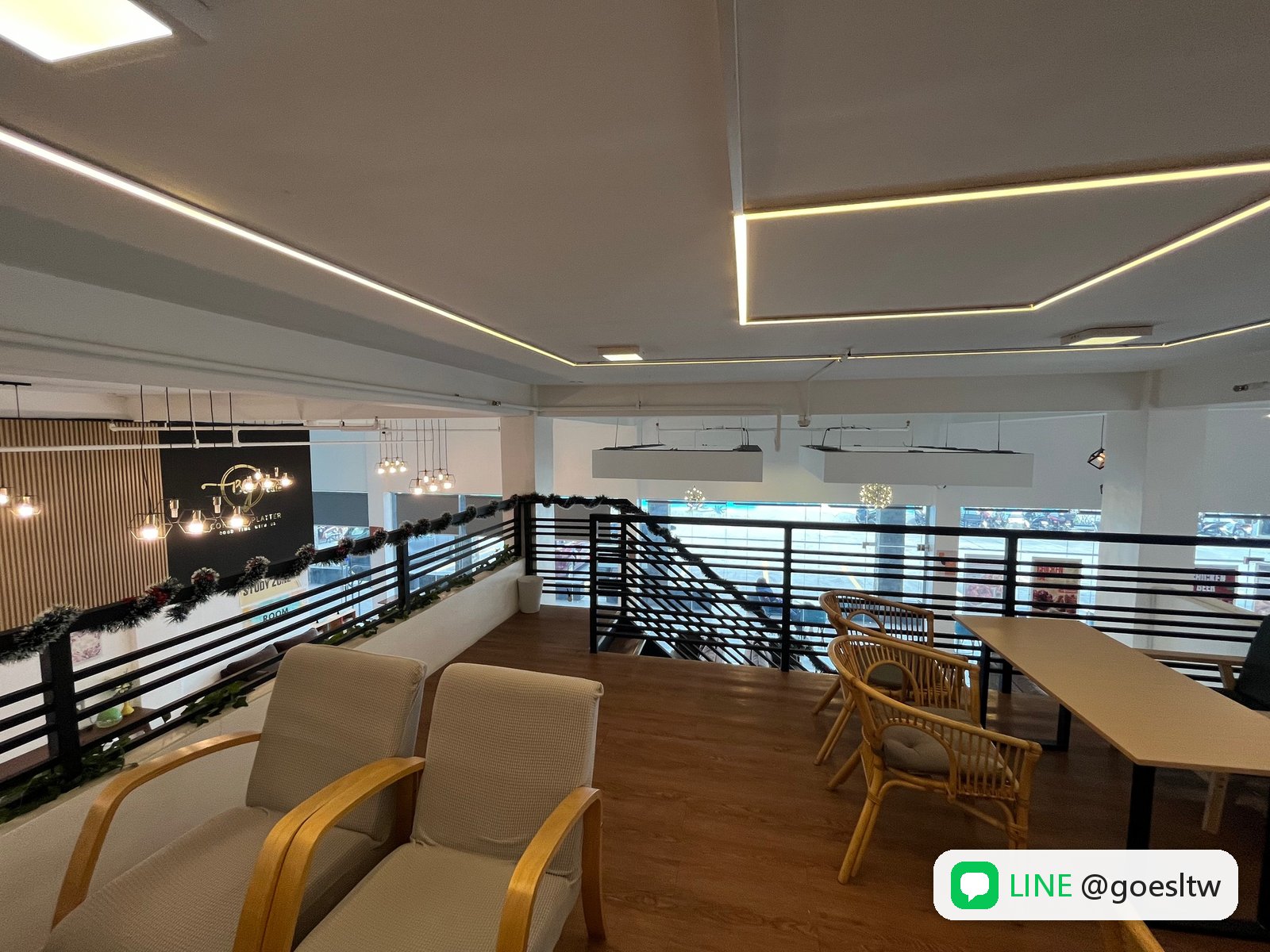 EG CAFE 樓上的座位區