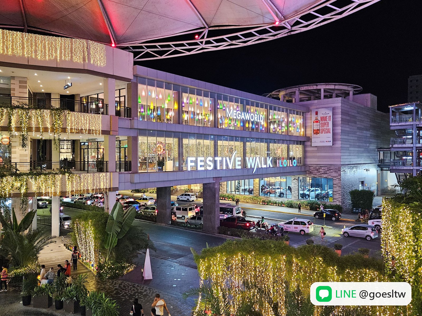 PIA 學校附近 Festive Walk 購物中心夜景
